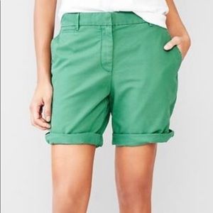 Women’s Gap green boyfriend roll up shorts Size8